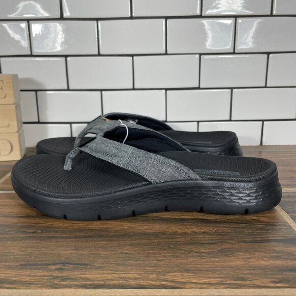 Skechers GOwalk Womens 8 Shoes Black Gray On The Go Thong Flip Flop Sandal NEW - Picture 1 of 10